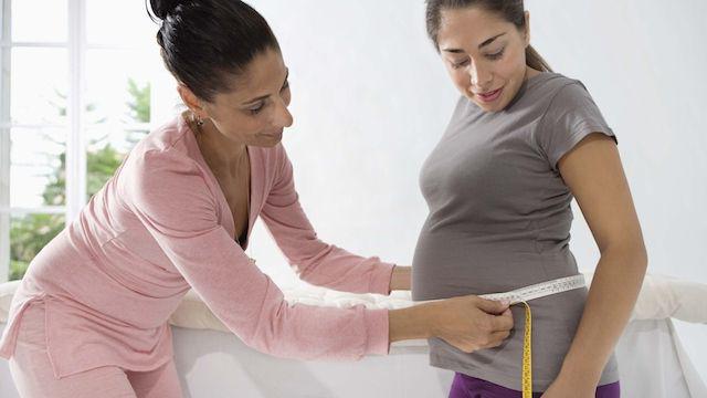 břicho na 21. týdnu těhotenství