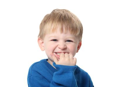 Proč dítě kousne nehty