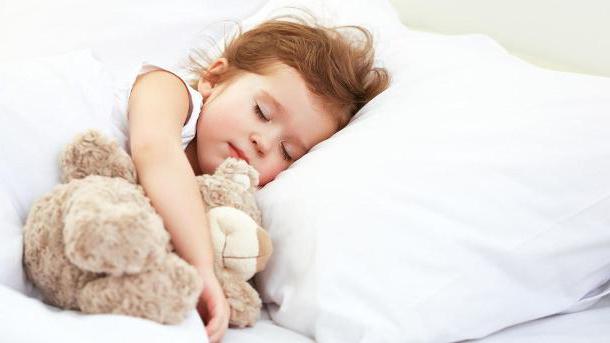 dítě ve věku 2 roky v noci spí důvody