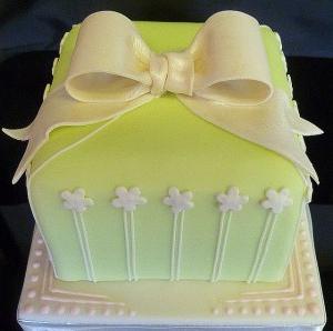 как да украсите сватбена торта