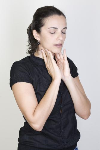 Hrudka v krku: příznaky