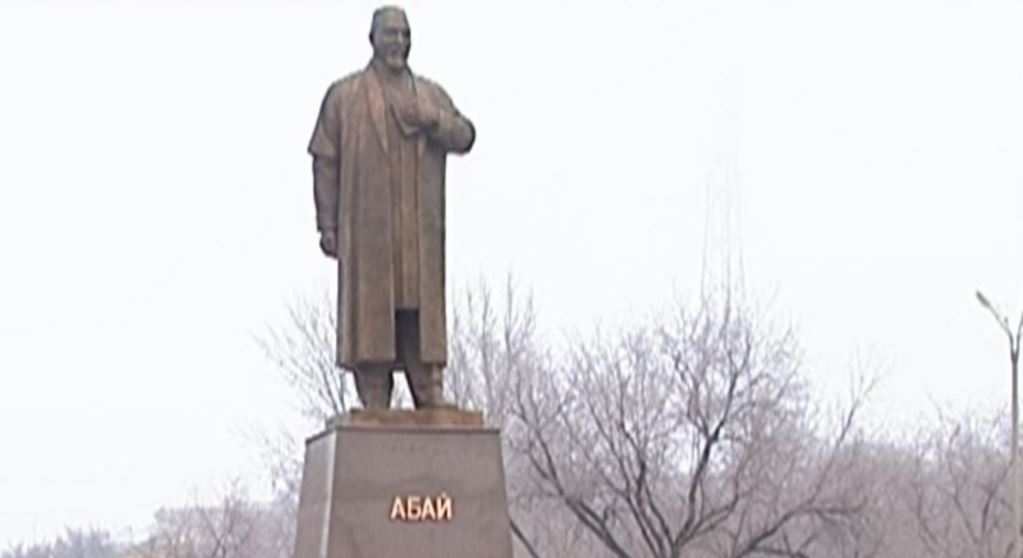 Pomnik Abai