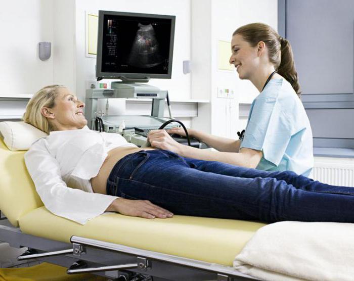 který zobrazuje ultrazvuk břišní dutiny u dítěte