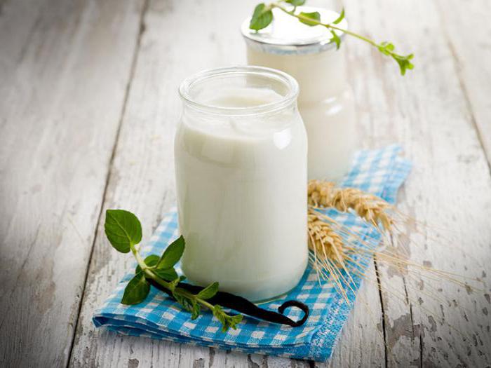 Il cliente Actimel esamina i benefici e i rischi dello yogurt