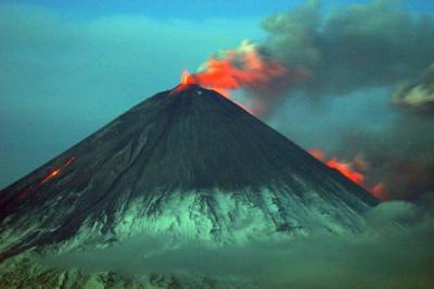 Снимка на вулканите Камчатка