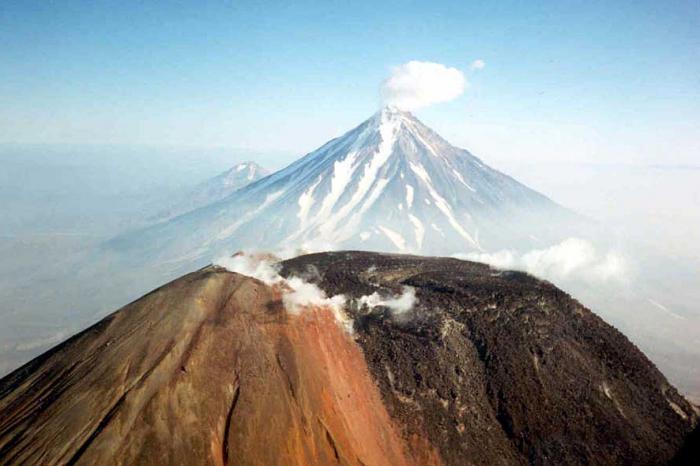 височината на вулканите Камчатка