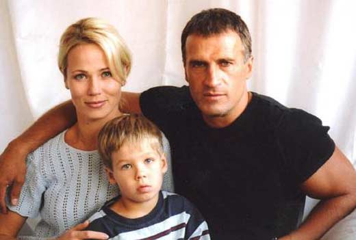 Александар Дедјушко са својом породицом