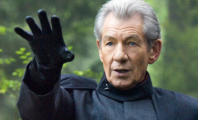 Ian McKellen jako Magneto.  Franczyza