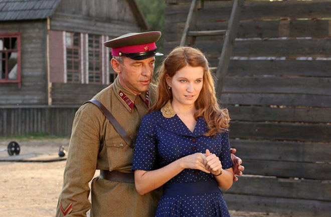 Maxim Drozd i Evgenia Malakhov u filmu "The Dawns Here Are Quiet ..."