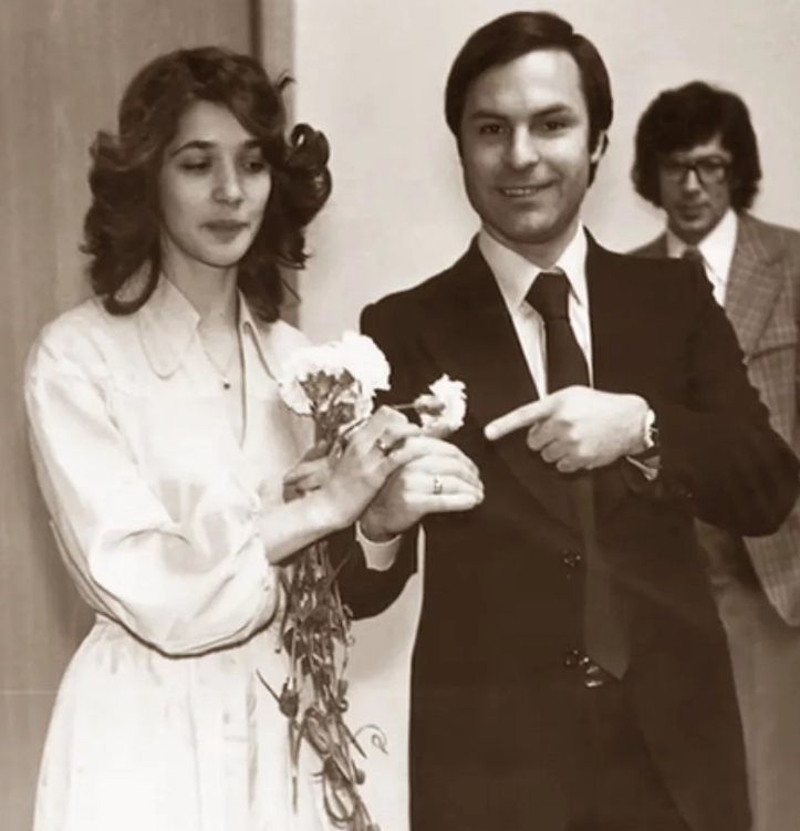 Skromná svatba Rodiona Nakhapetova a Věry Glagolevy