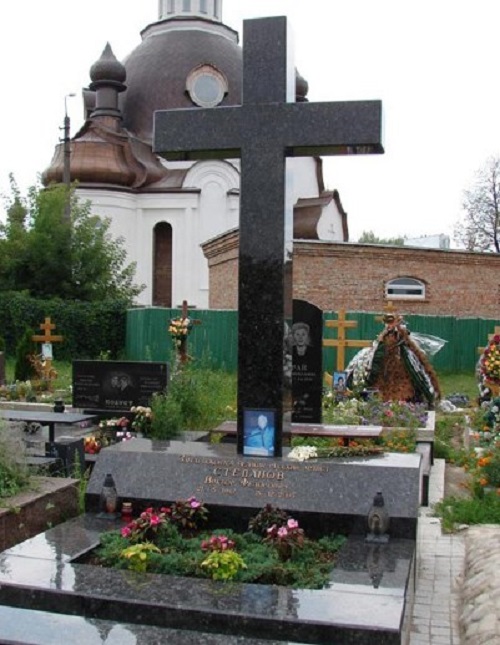 Pomnik przy grobie Viktora Stepanova