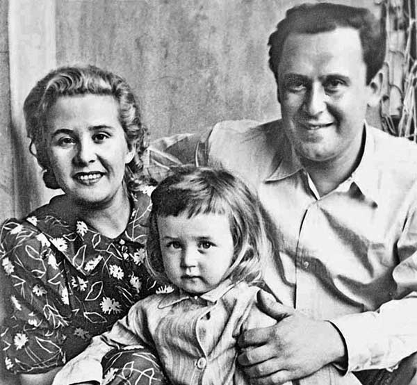 Васја Ливанов са родитељима