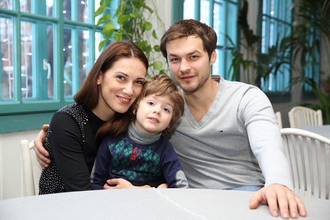 Анна Носатова и Михаил Гаврилов със сина си