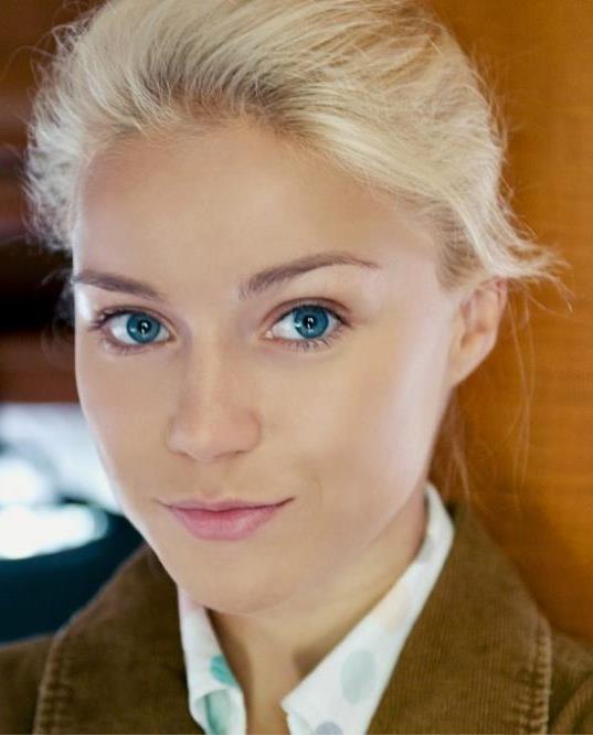 foto di attrice arina postnikova