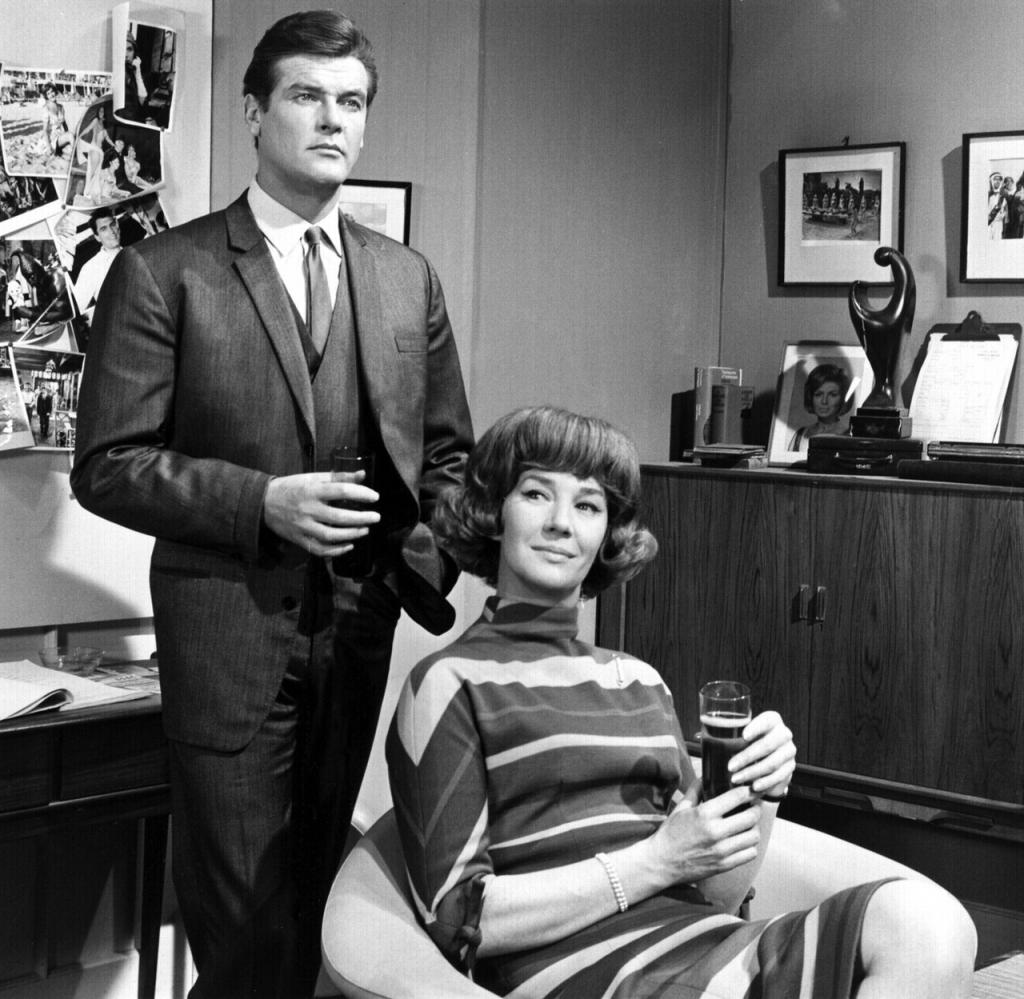 Lois Maxwell a Roger Moore