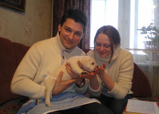 Strakhov e Leonova con un cane