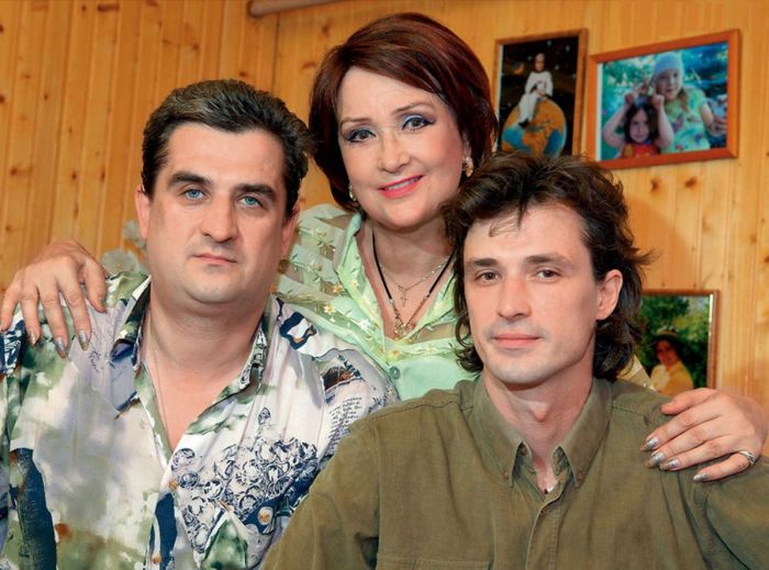 Zinaida Kiriyenko s svojimi sinovi