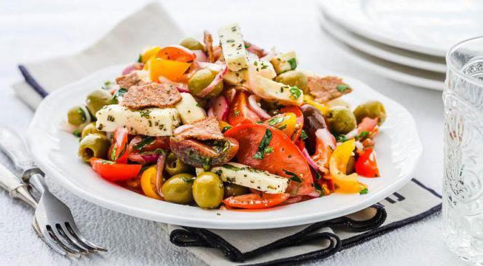 Grčka salata s adigejskim sirom