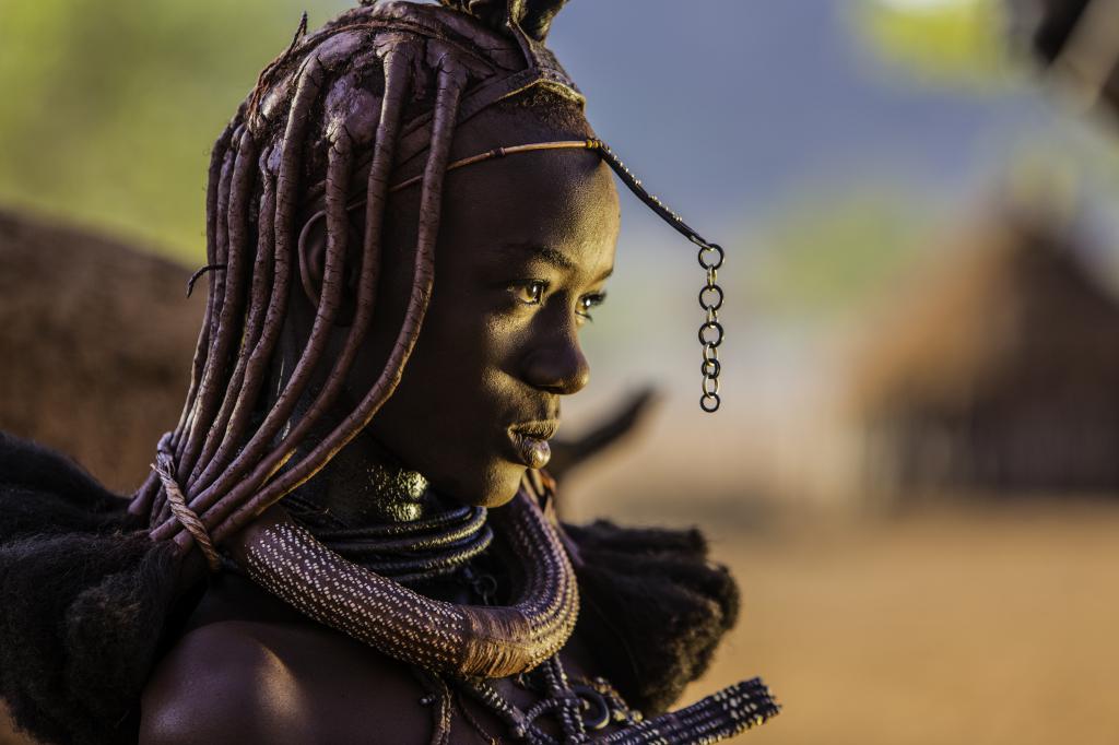 Afrykańska dziewczyna z plemienia
