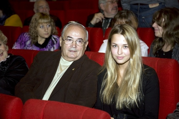 Aglaya Shilovskaya se svým dědečkem
