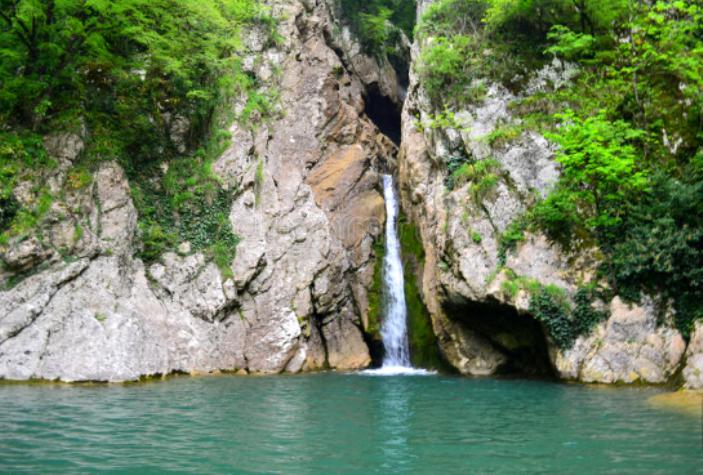 Водопадите Агур