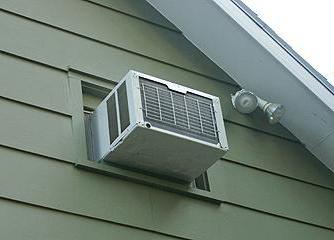 installazione del condizionatore d'aria della finestra