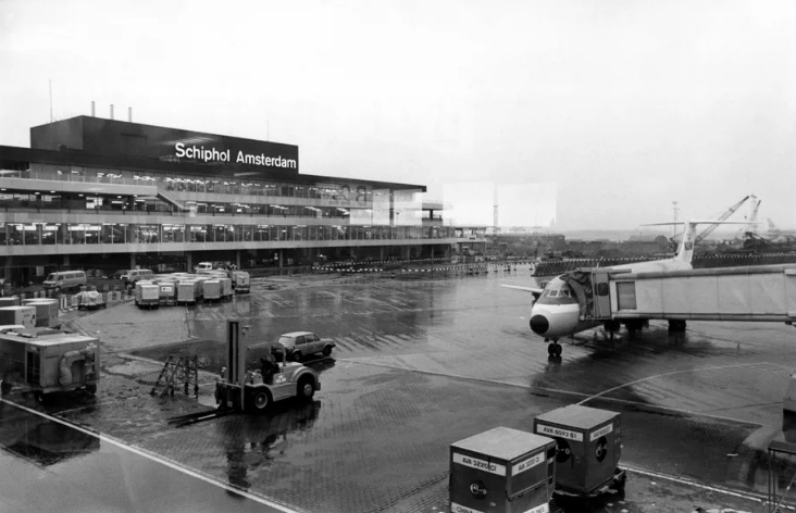 летище през 1985 г.
