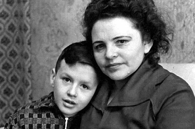Sasha Barykin z mamą