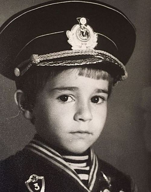 Sasha Ratnikov (Skotnikov) durante l'infanzia