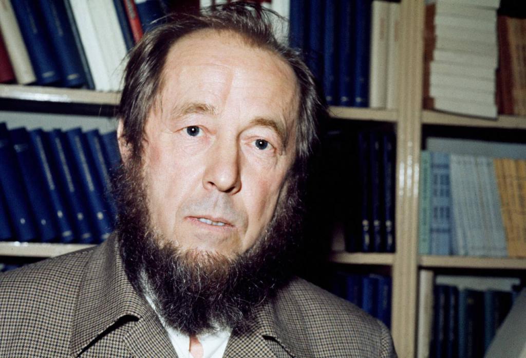 Solzhenitsyn sullo sfondo dei libri