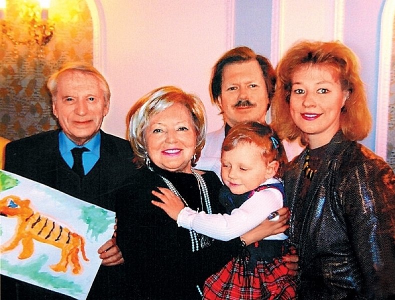 Са родитељима, супругом Масхом и кћерком Људмилом