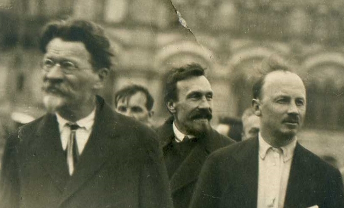 Rykov tra i membri del partito