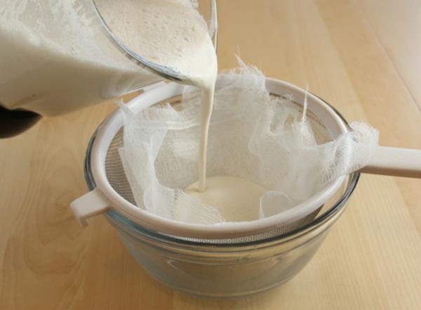 Как да си направим бадемово мляко