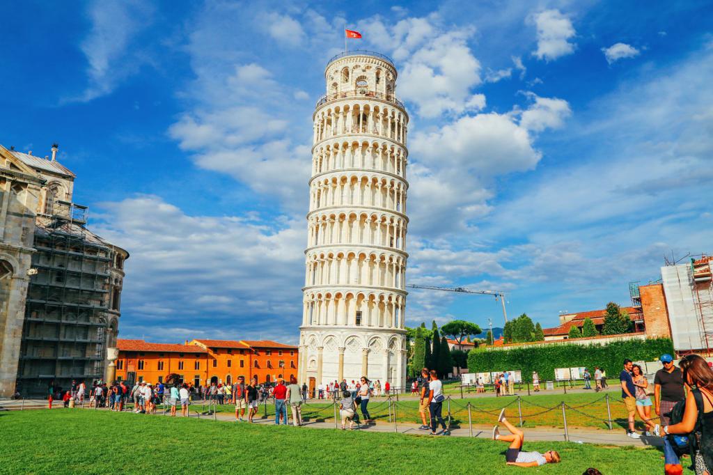 Famosa torre pendente di Pisa