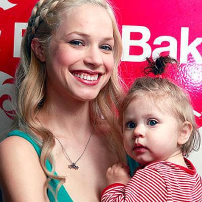alexis knapp photo with daughter