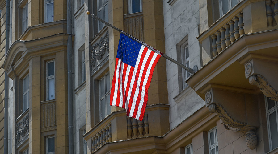 Flaga w ambasadzie USA
