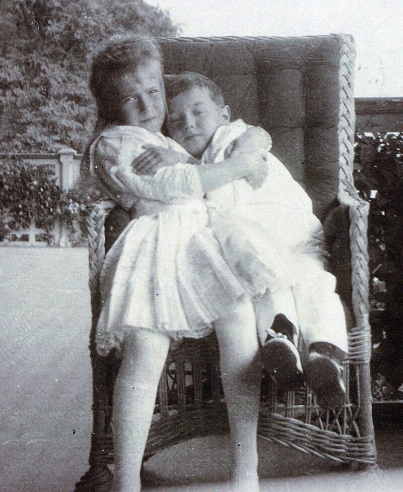 małe Anastasia i Alexey