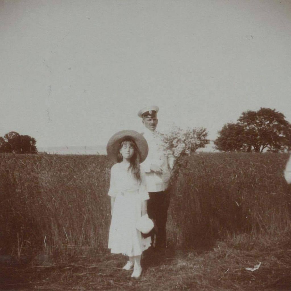 Анастасия с баща си на полето