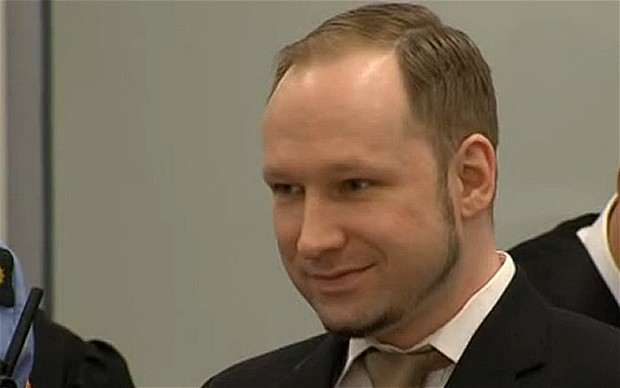 Breivik uśmiecha się w sądzie