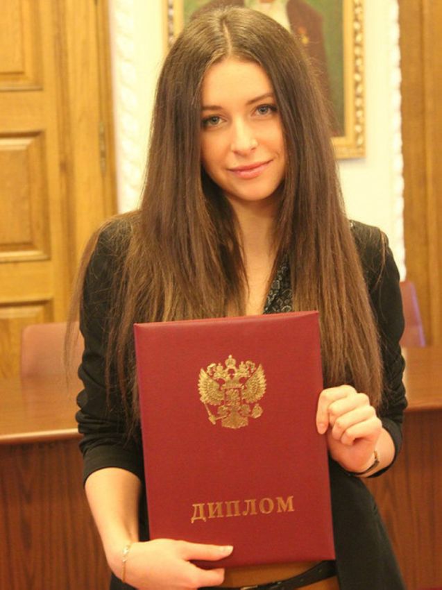 Angelina Doroshenkova con il diploma rosso