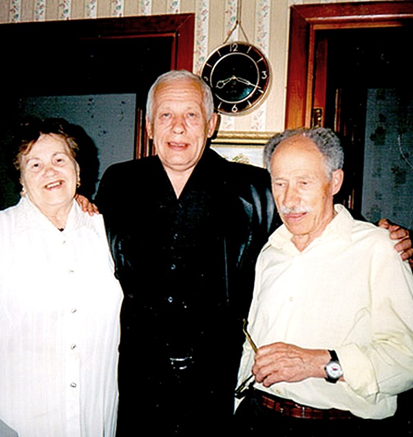 Il padre di Anna, Alexander Kuzmich, il nonno Kuzma Vasilyevich e la nonna Olga Pavlovna