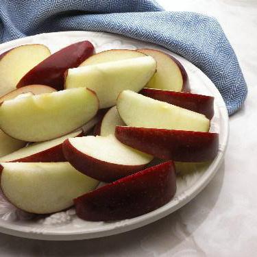 BJU jabolko na 100 gramov