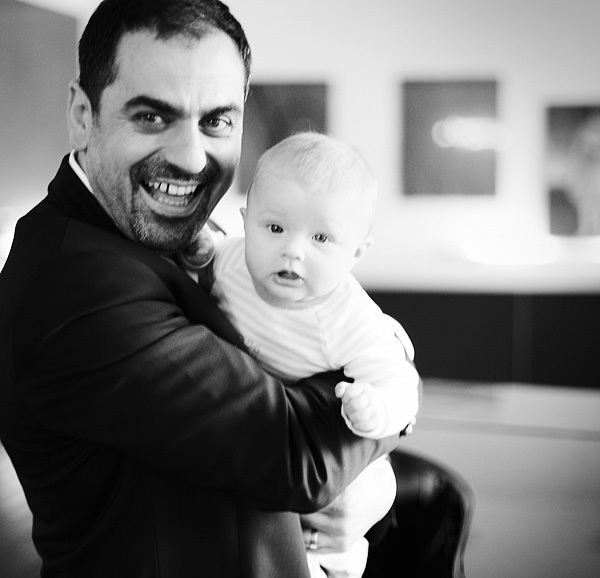 Aram Mnatsakanov con il suo bambino