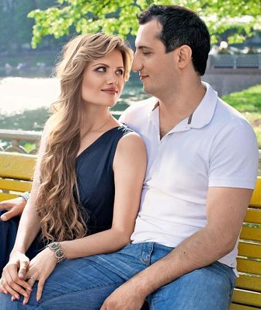 Ararat Kesyan con la biografia di sua moglie