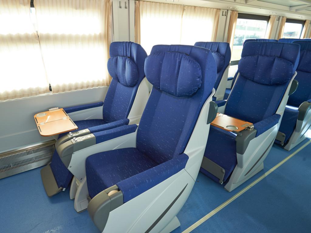 Столове в лек автомобил на влак на дълги разстояния