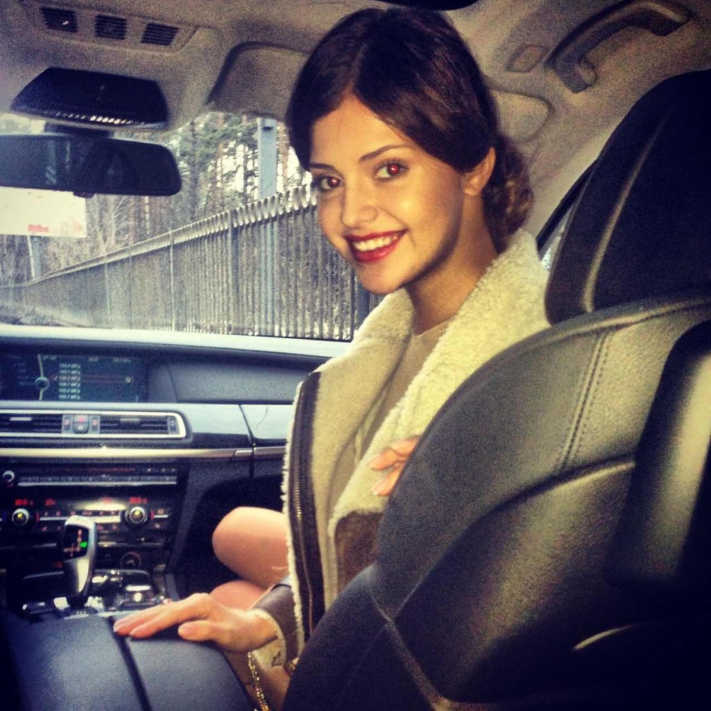 Arina Perchik in macchina