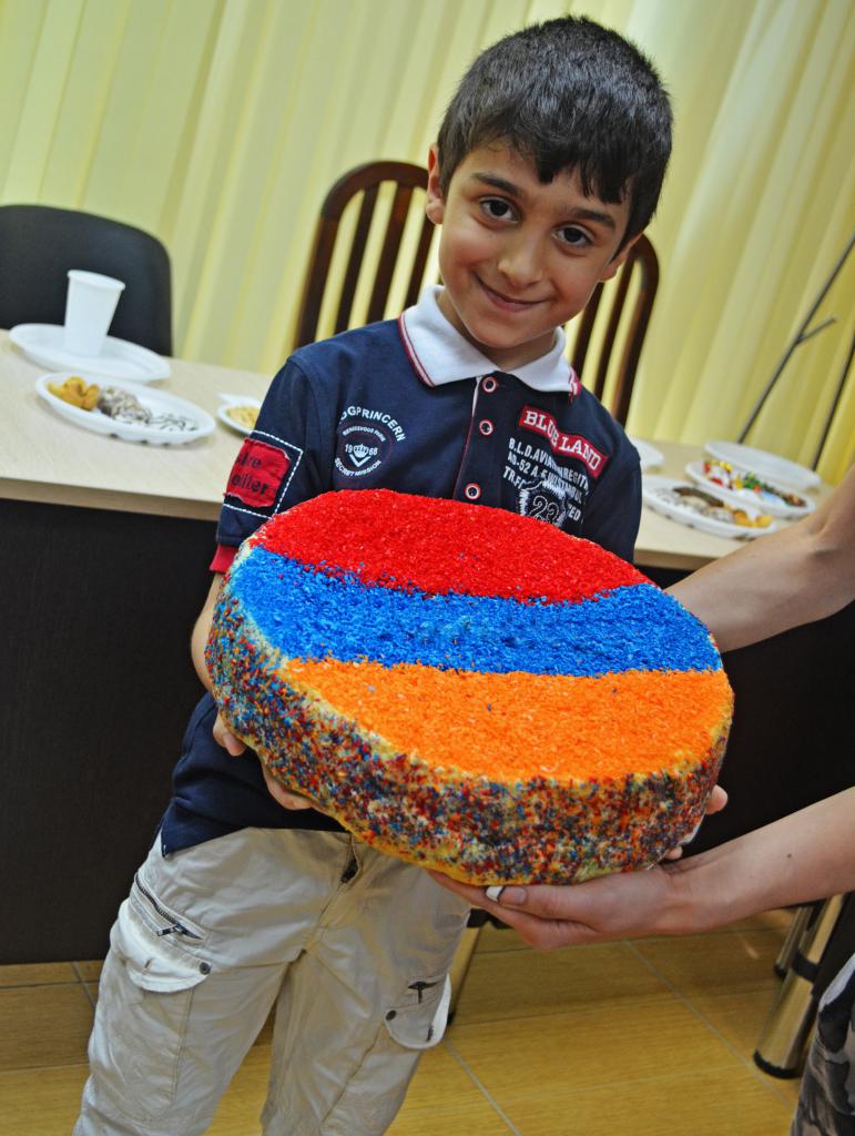 Dječak s tortom