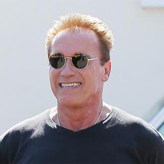 Arnold Schwarzenegger růstová hmotnost