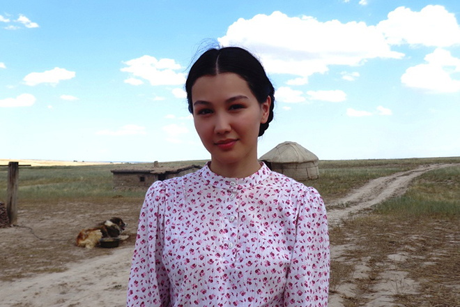 Aruzhan Dzhazilbekova nel film "Road to Mother"