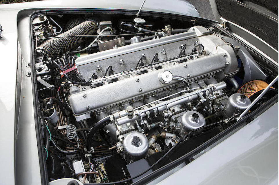 Двигател Aston Martin DB5